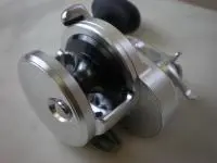 オシアジガー2001NR-HG(左)