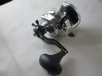 オシアジガー2001NR-PG(左)