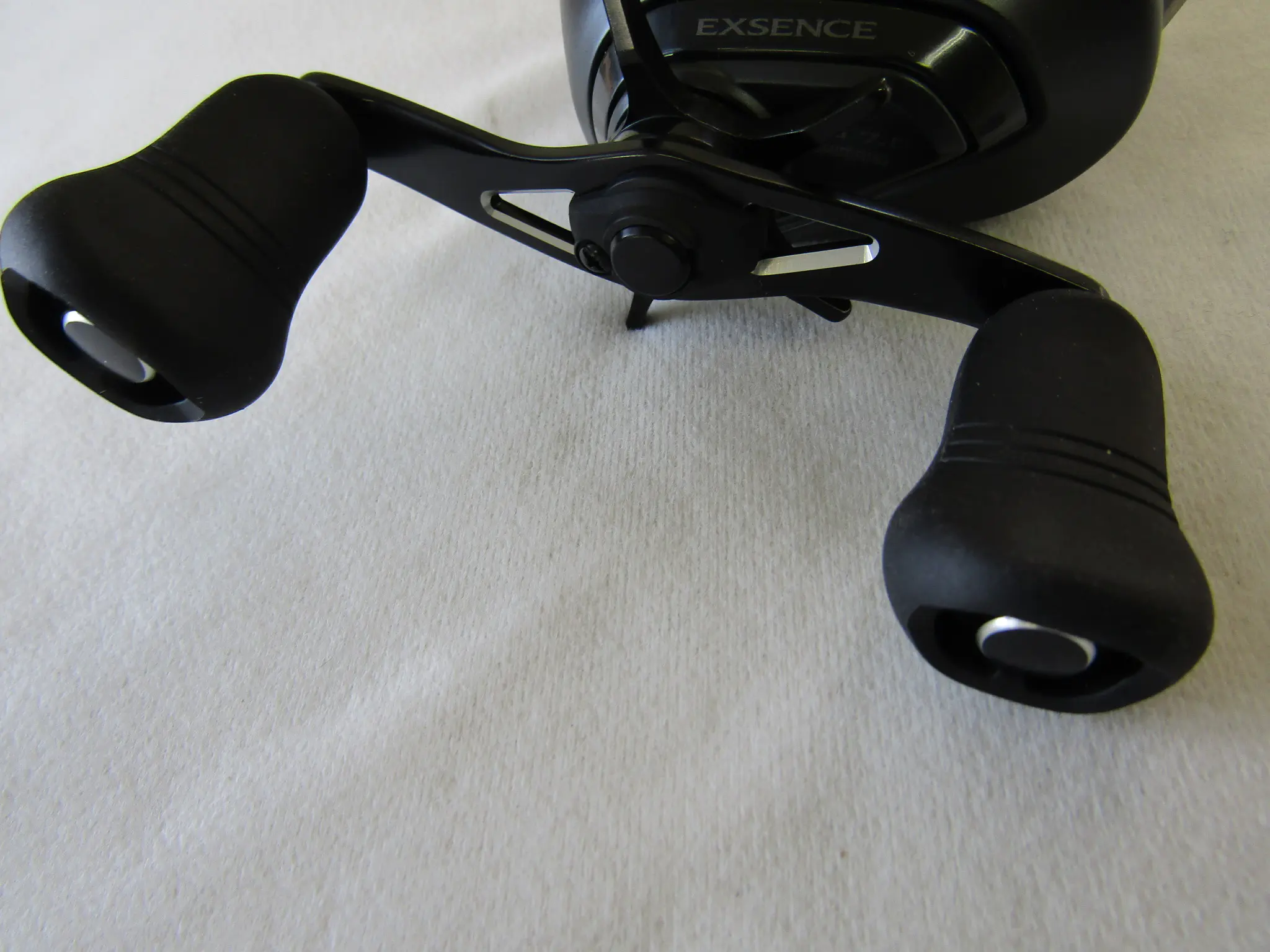 エクスセンスDCXG（左） - 65,400円 : 海釣り、船釣り専門店の沖