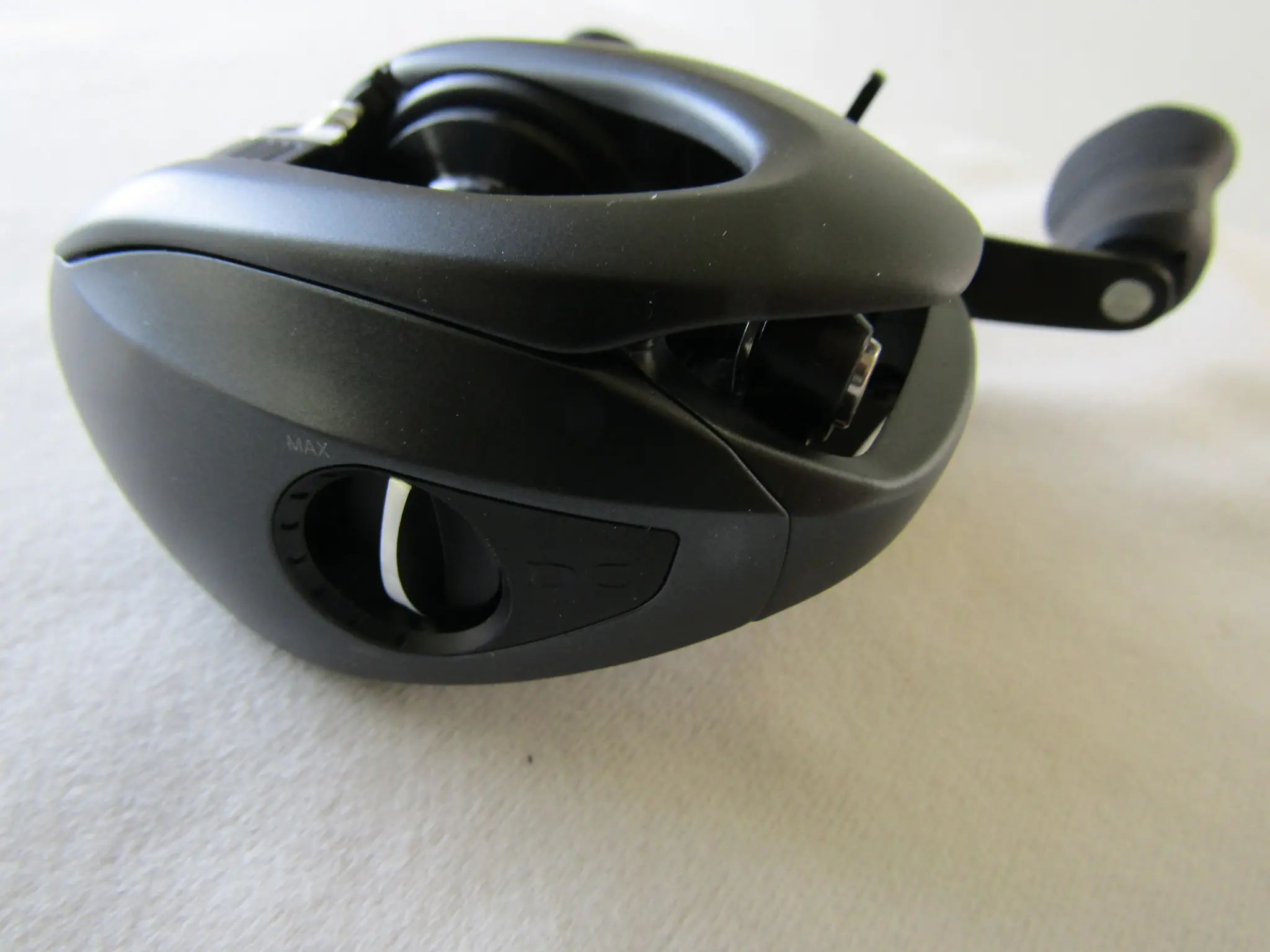 エクスセンスDCXG（左） - 65,400円 : 海釣り、船釣り専門店の沖