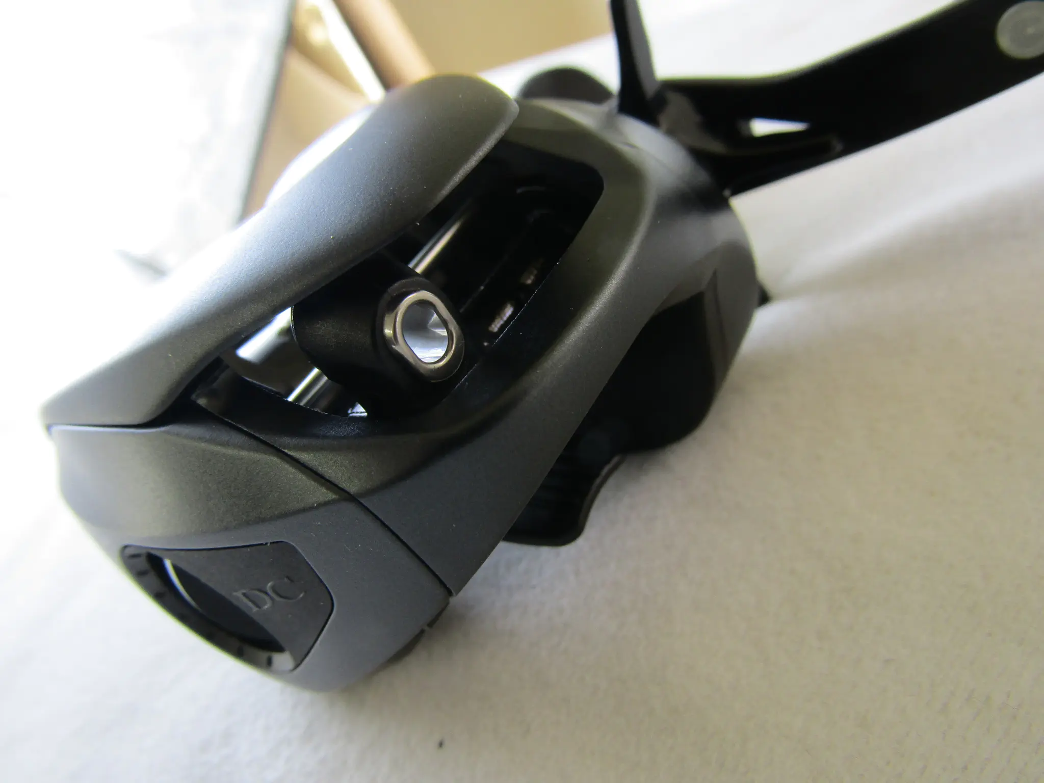 エクスセンスDCXG（左） - 65,400円 : 海釣り、船釣り専門店の沖